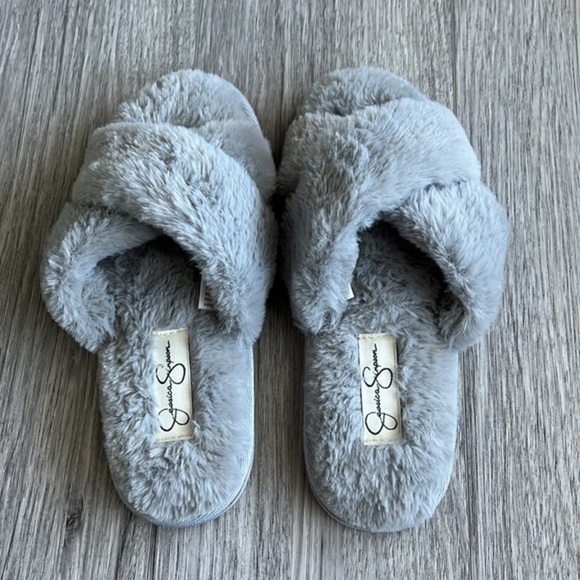 Jessica Simpson Gray Fuzzy Slipper Sandals Size 6/7 - Picture 3 of 5
